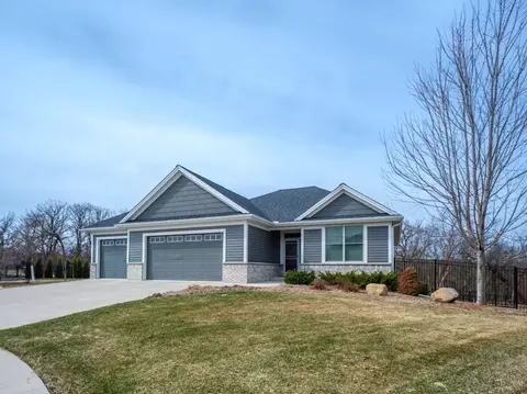 2482 Fieldstone Rd SW, Rochester, MN 55902