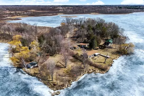 2652 Paradise Trl NW, Isanti, MN 55040