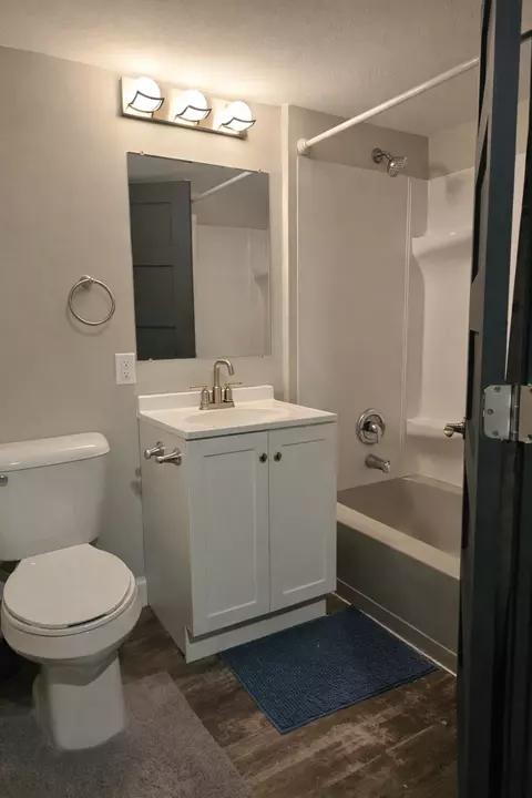 Bath - 816 N 10th St, Brainerd, MN 56401 photo 3 of 5