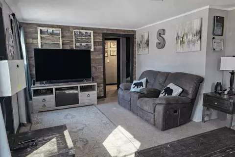 Living - 816 N 10th St, Brainerd, MN 56401 photo 1 of 2