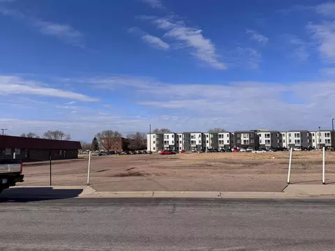 1417 E College Dr, Marshall, MN 56258 photo 2