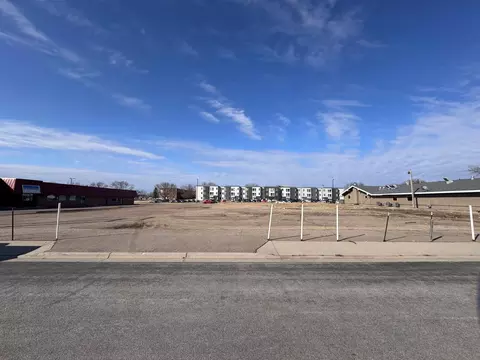1417 E College Dr, Marshall, MN 56258 photo 3