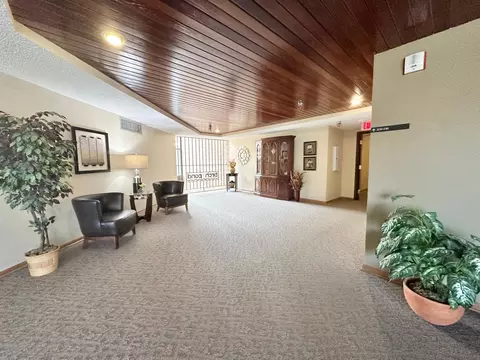 10 Windsor Ct #203, New Brighton, MN 55112