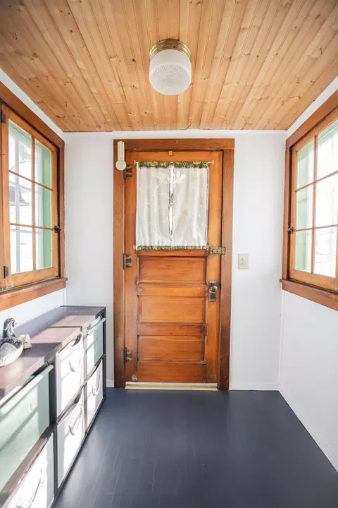 Entry Way - 107 E 5th St, Morris, MN 56267 photo 8 of 10
