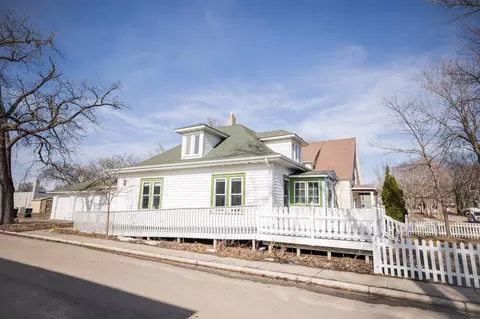 Exterior - 107 E 5th St, Morris, MN 56267 photo 6 of 14