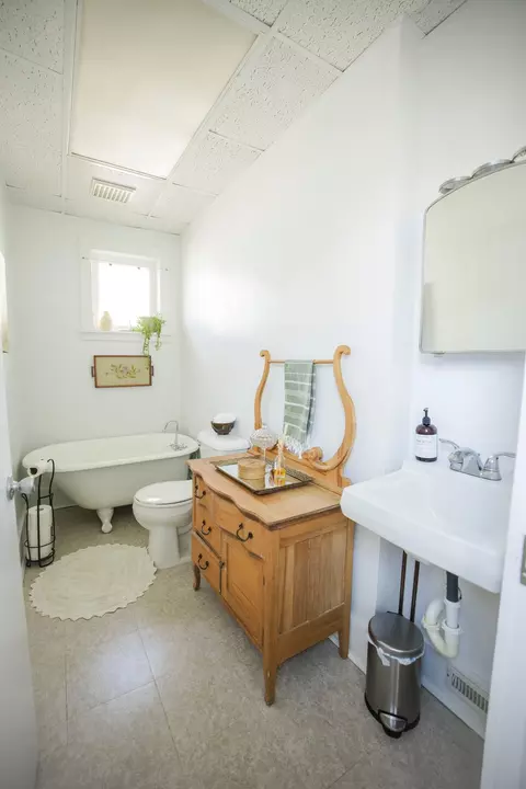 Bath - 107 E 5th St, Morris, MN 56267 photo 1 of 8