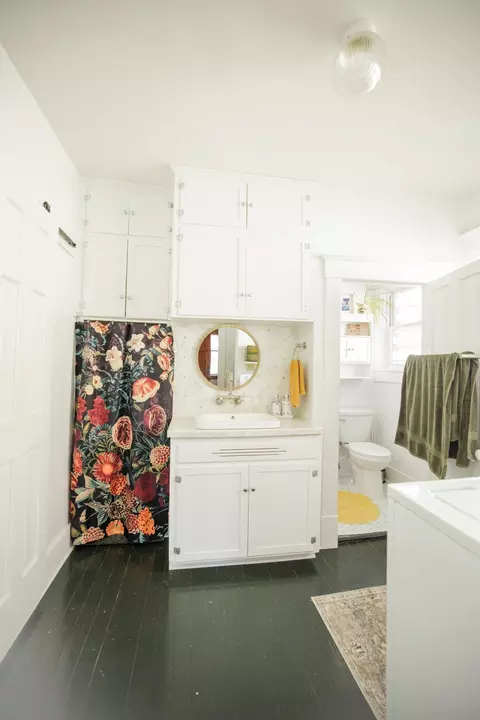 Bath - 107 E 5th St, Morris, MN 56267 photo 4 of 8