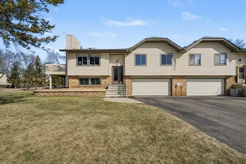 851 Sherwood Rd, Shoreview, MN 55126