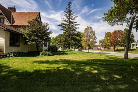 Exterior - 301 E Depue Ave, Olivia, MN 56277 photo 5 of 11