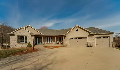 7005 Halifax Ln NW, Rochester, MN 55901