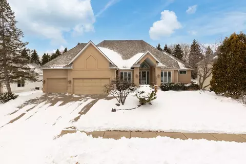 10556 Prairie Lakes Dr, Eden Prairie, MN 55344