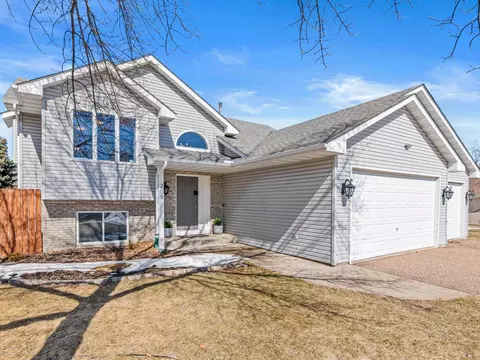 209 9th St NW, Buffalo, MN 55313