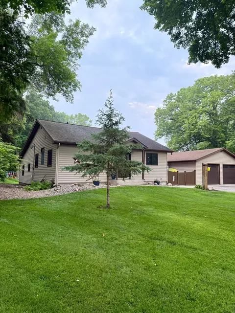 425 Shorewood Dr, Detroit Lakes, MN 56501