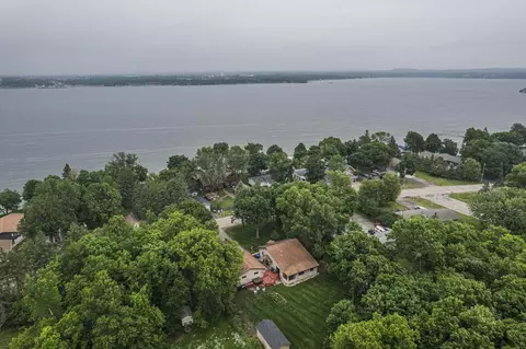 425 Shorewood Dr, Detroit Lakes, MN 56501