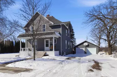 421 2nd St NE, Staples, MN 56479