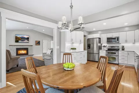 10666 Utica Rd, Bloomington, MN 55437
