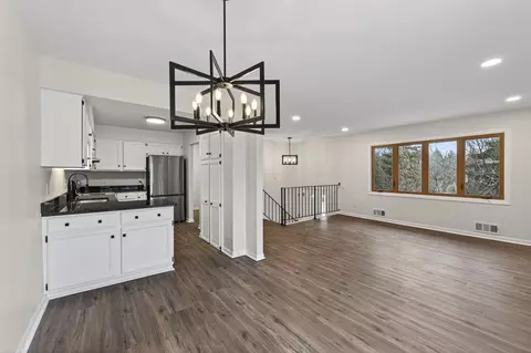 2876 Castleford Ct, Woodbury, MN 55125
