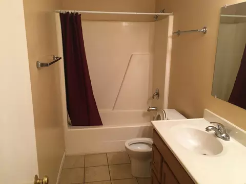 Bath - 896 Wescott Sq, Eagan, MN 55123 photo 3 of 3