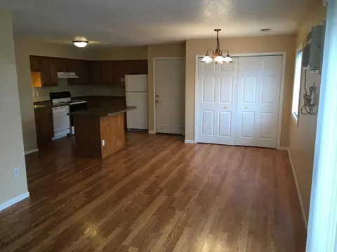 Living - 896 Wescott Sq, Eagan, MN 55123 photo 4 of 4