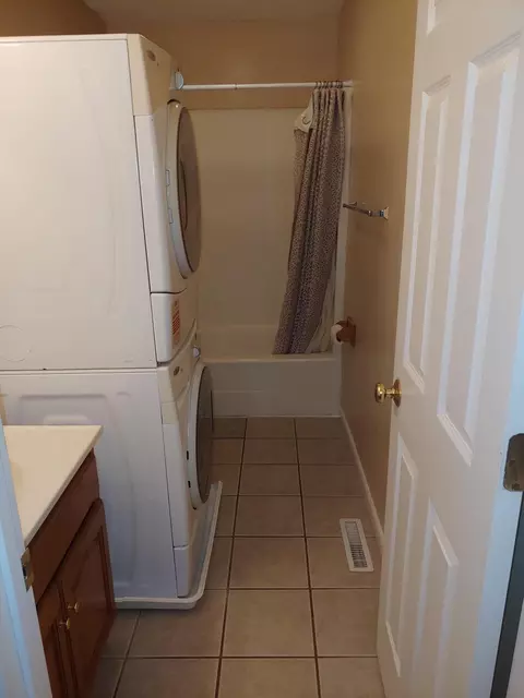 Bath - 896 Wescott Sq, Eagan, MN 55123 photo 1 of 3