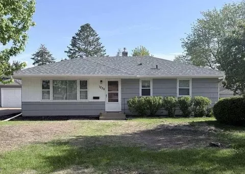 1236 Roma Ave, Roseville, MN 55113