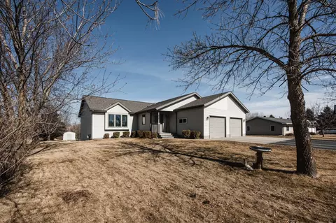 884 Willow Springs Rd, Detroit Lakes, MN 56501