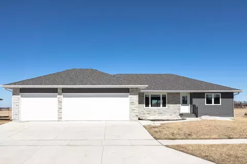 560 Hill Crest St, Edgerton, MN 56128
