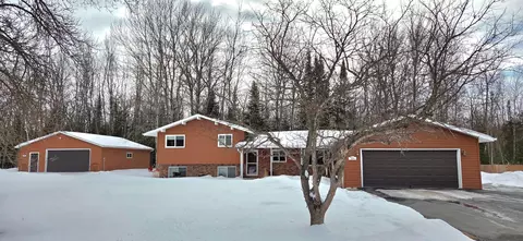 321 Shorewood Dr, International Falls, MN 56649