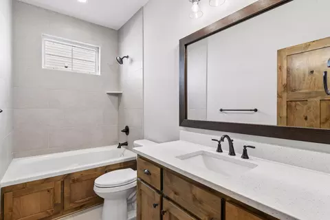 Bath - 1851 Campfire Dr E, Waconia, MN 55387 photo 4 of 5