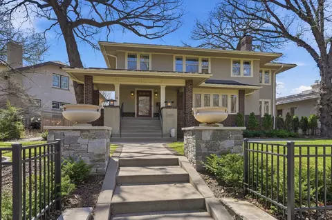 2200 Kenwood Pkwy, Minneapolis, MN 55405