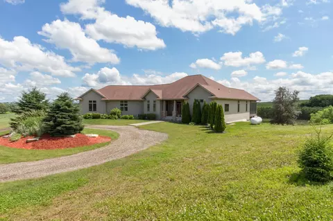 62997 430th Ave, Mazeppa, MN 55956