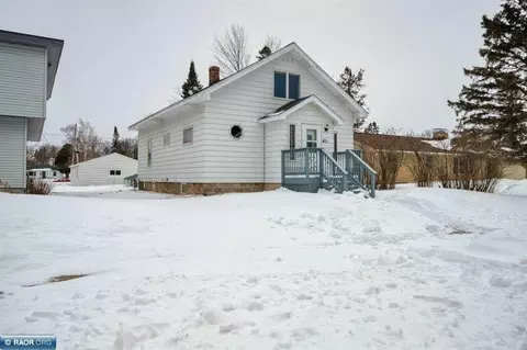411 9th St NW, Chisholm, MN 55719