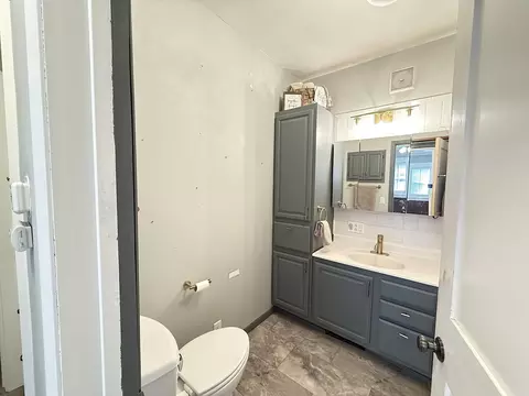 Bath - 206 N 9th St, Montevideo, MN 56265 photo 1 of 6