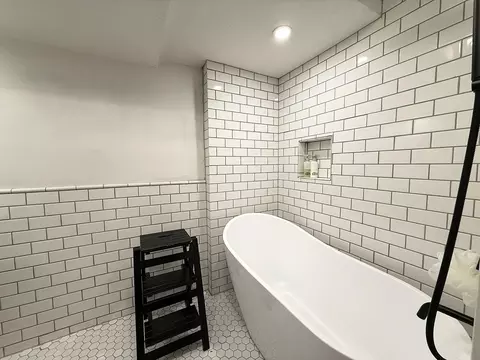 Bath - 206 N 9th St, Montevideo, MN 56265 photo 5 of 6