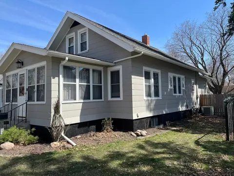 Exterior - 206 N 9th St, Montevideo, MN 56265 photo 4 of 8