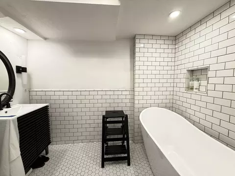 Bath - 206 N 9th St, Montevideo, MN 56265 photo 6 of 6