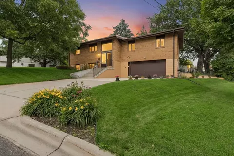 116 Victory Pl, South Saint Paul, MN 55075
