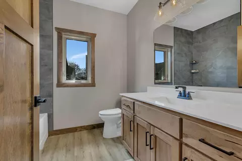 Bath - 2024 Forest Ct, Saint Cloud, MN 56303 photo 4 of 5
