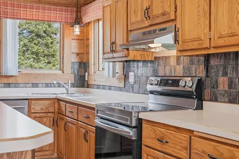 Kitchen - 4359 Schweiger Rd, Orr, MN 55771 photo 3 of 8