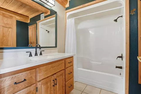 Bath - 4359 Schweiger Rd, Orr, MN 55771 photo 4 of 5