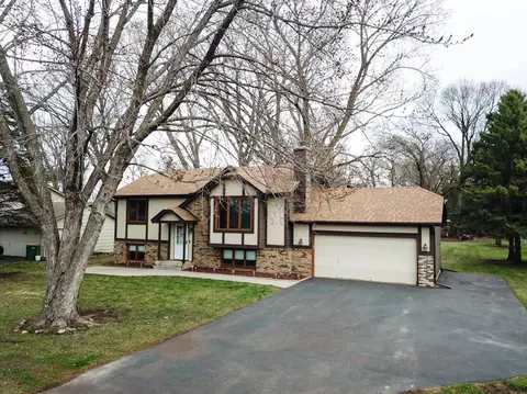 3080 Greenbrier St, Little Canada, MN 55117