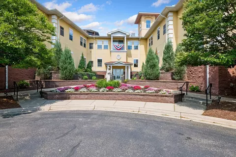6701 Lake Shore Dr S #101, Richfield, MN 55423
