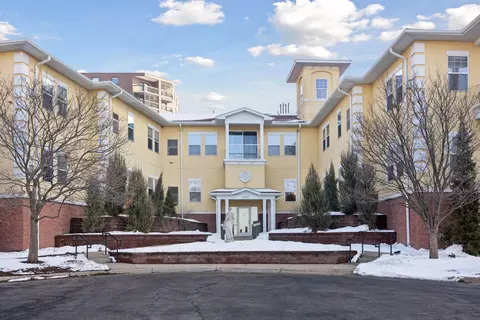 6701 Lake Shore Dr S #101, Richfield, MN 55423