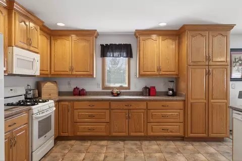 Kitchen - 12162 70th St, Brainerd, MN 56401 photo 7 of 7