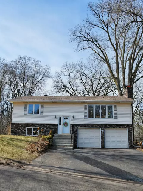 2615 Flandrau St N, Maplewood, MN 55109