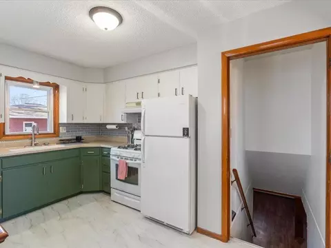 Entry Way - 1013 10th Ave NE, Brainerd, MN 56401 photo 1 of 2