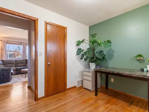 Entry Way - 1013 10th Ave NE, Brainerd, MN 56401 photo 2 of 2