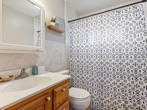 Bath - 1013 10th Ave NE, Brainerd, MN 56401 photo 1 of 1