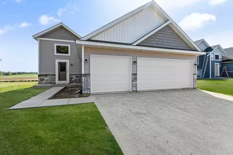 2025 Aster Ln, Mankato, MN 56001