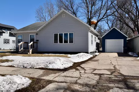 210 4th Ave, Sibley, IA 51249